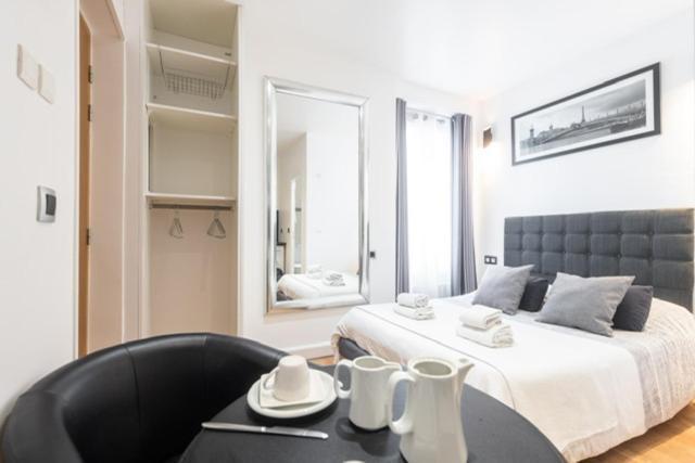 Near Eiffel Tower...Cute Little Studio باريس المظهر الخارجي الصورة